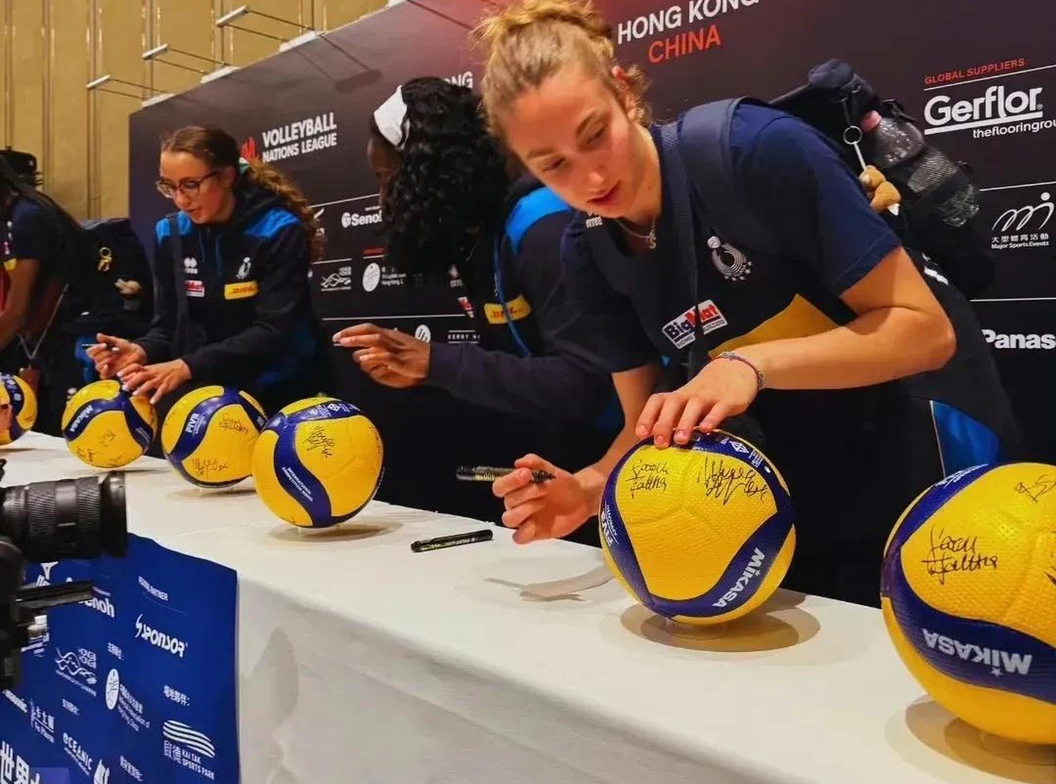 开云体育-阿扎伦卡在DWG比赛中最后时刻胜出，持续失利引发热议！赛场气氛高涨的简单介绍